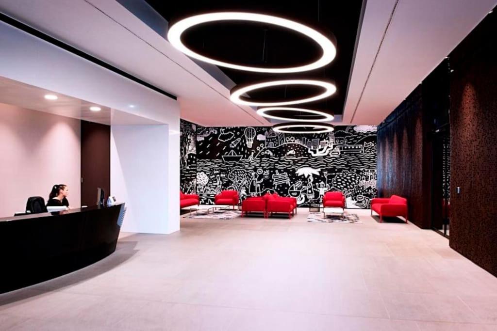 Appartamento Stylish Getaway In Prime Bratislava Location - By The Danube And Old Town Esterno foto