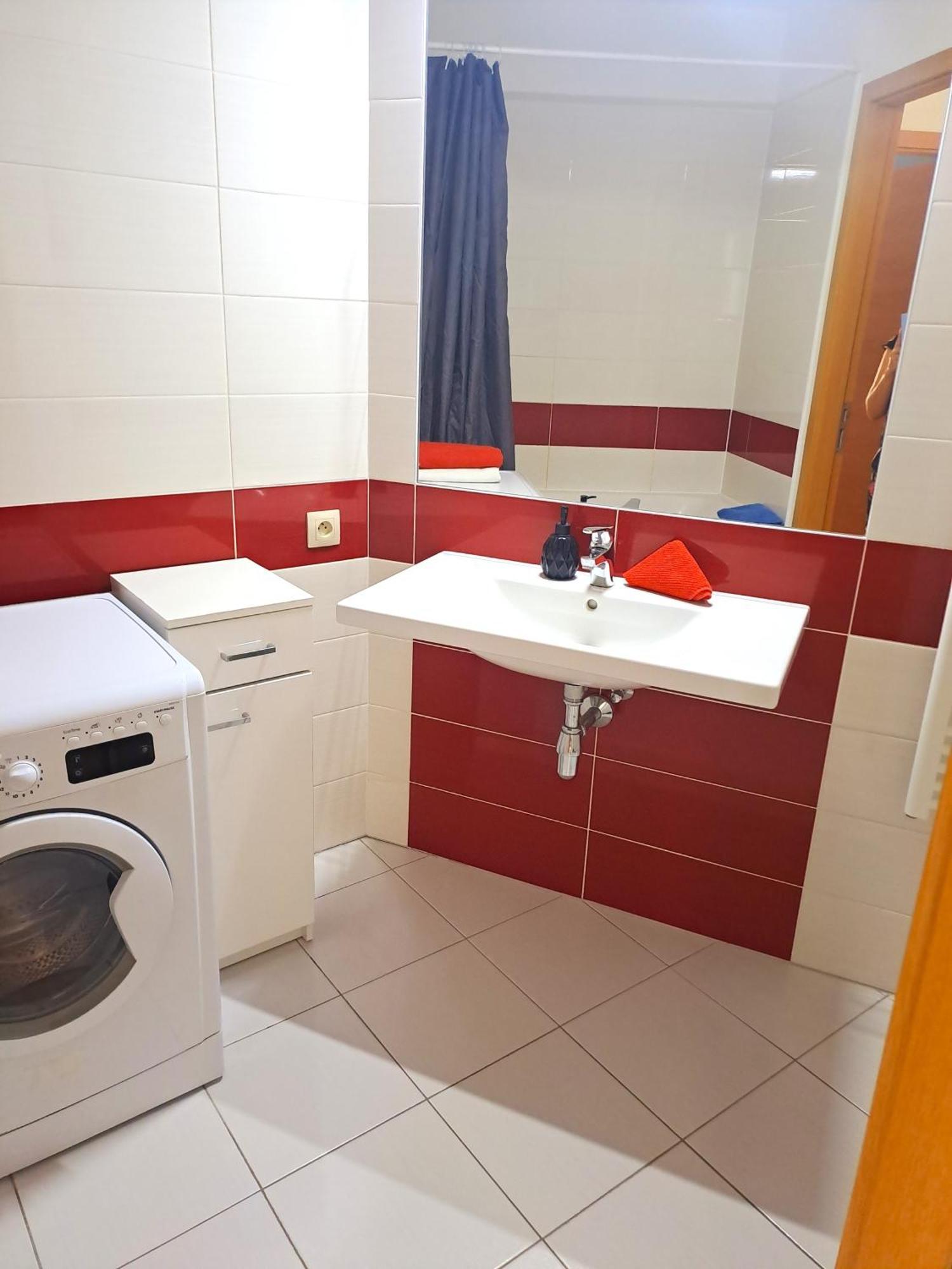 Appartamento Stylish Getaway In Prime Bratislava Location - By The Danube And Old Town Esterno foto