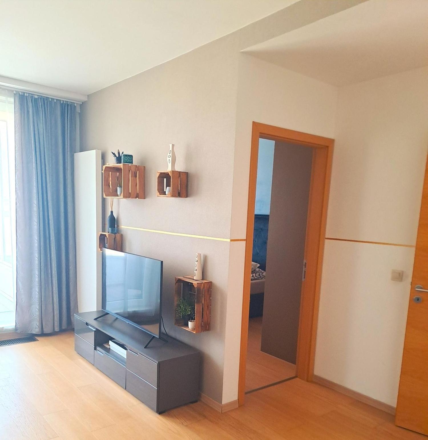Appartamento Stylish Getaway In Prime Bratislava Location - By The Danube And Old Town Esterno foto