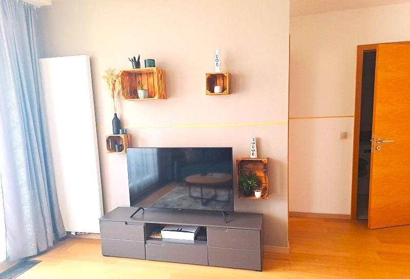 Appartamento Stylish Getaway In Prime Bratislava Location - By The Danube And Old Town Esterno foto